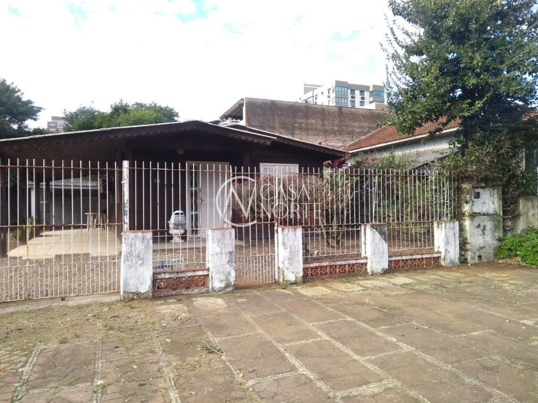 Casa à venda com 2 quartos, 220m², 2 vagas, Rua José Gomes no bairro Tristeza em Porto Alegre