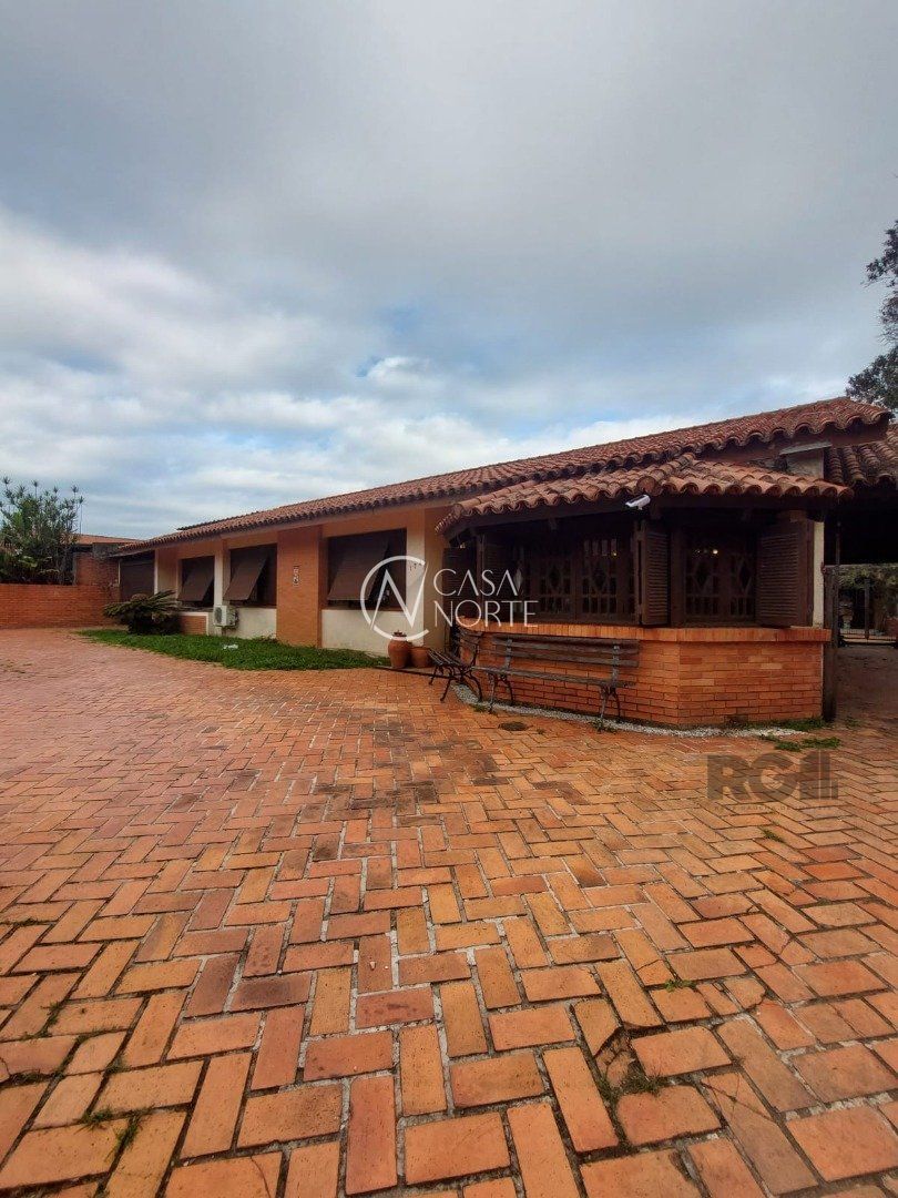 Casa à venda com 5 quartos, 600m², 2 suítes, 5 vagas, Rua Cariri no bairro Vila Assunção em Porto Alegre