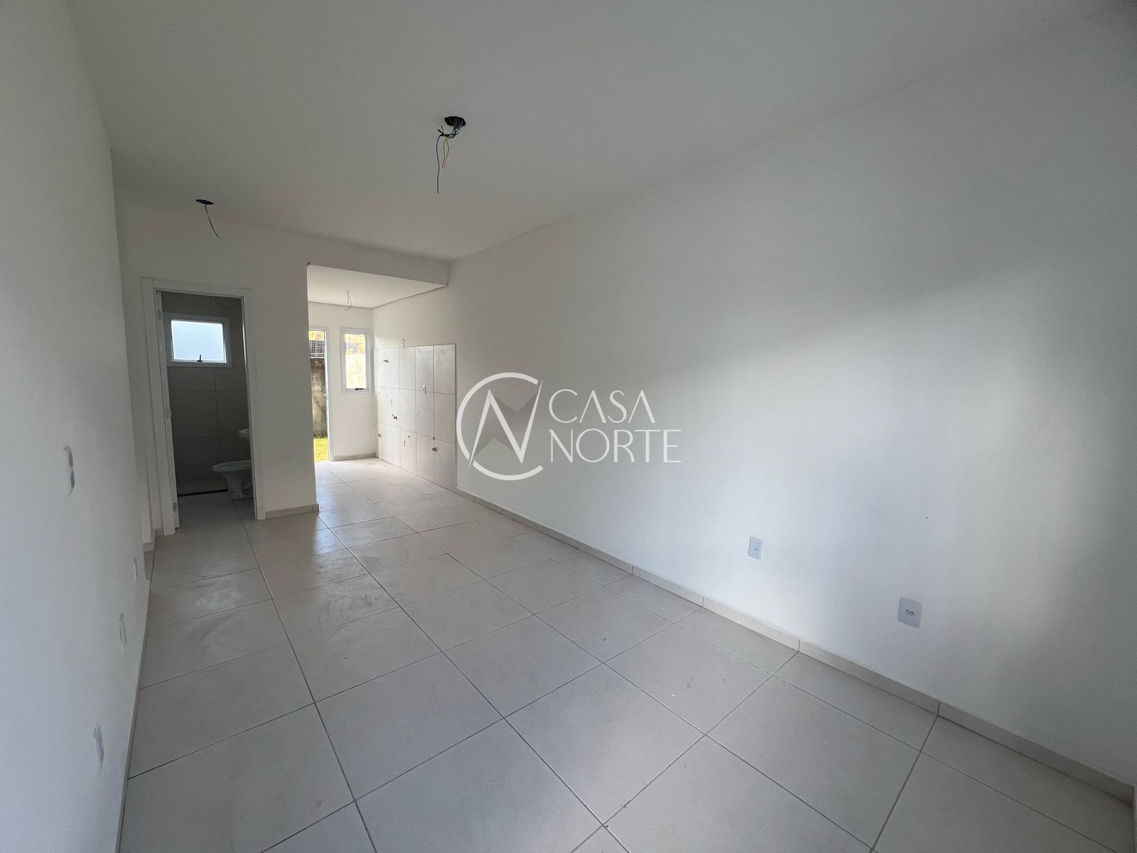Casa à venda com 2 quartos, 44m², 1 vaga, Avenida João Antônio Silveira no bairro Restinga em Porto Alegre