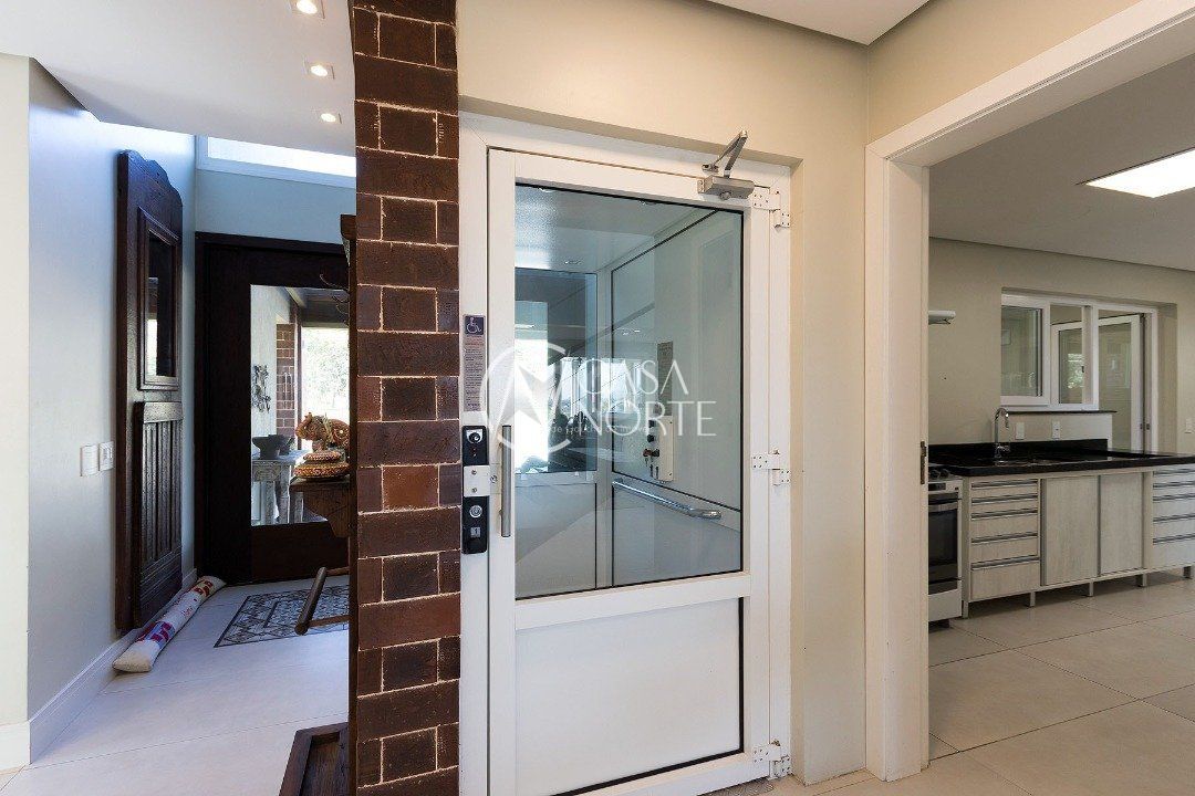 Casa de Condomínio à venda com 5 quartos, 480m², 4 suítes, 4 vagas, Avenida Juca Batista no bairro Terraville em Porto Alegre