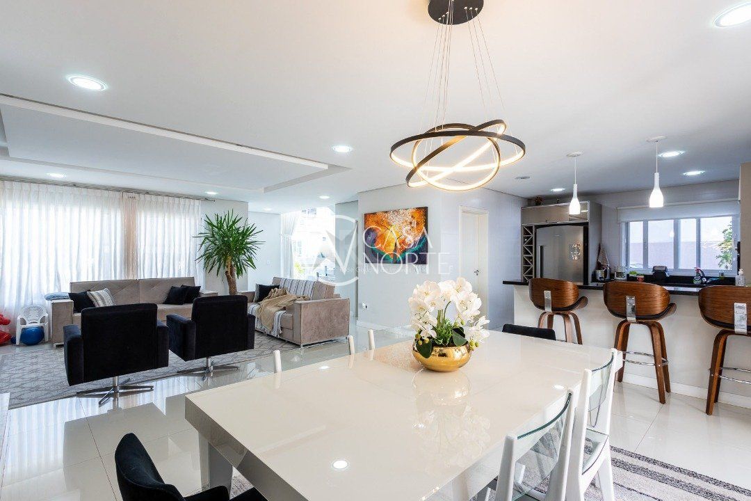 Casa de Condomínio à venda com 3 quartos, 203m², 3 suítes, 4 vagas, Rua Ivo Walter Kern no bairro Hípica em Porto Alegre