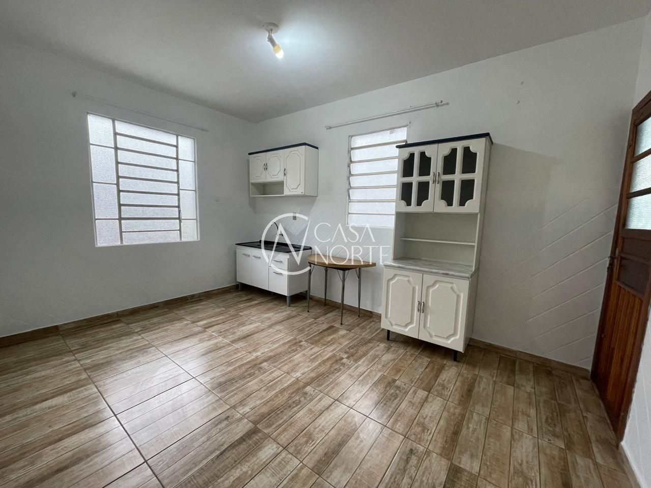 Casa à venda com 3 quartos, 500m², 1 suíte, 3 vagas, Avenida Princesa Isabel no bairro Santana em Porto Alegre