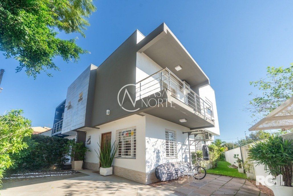 Casa à venda com 3 quartos, 176m², 1 suíte, 2 vagas, Rua Padre Paulo Englert no bairro Espírito Santo em Porto Alegre