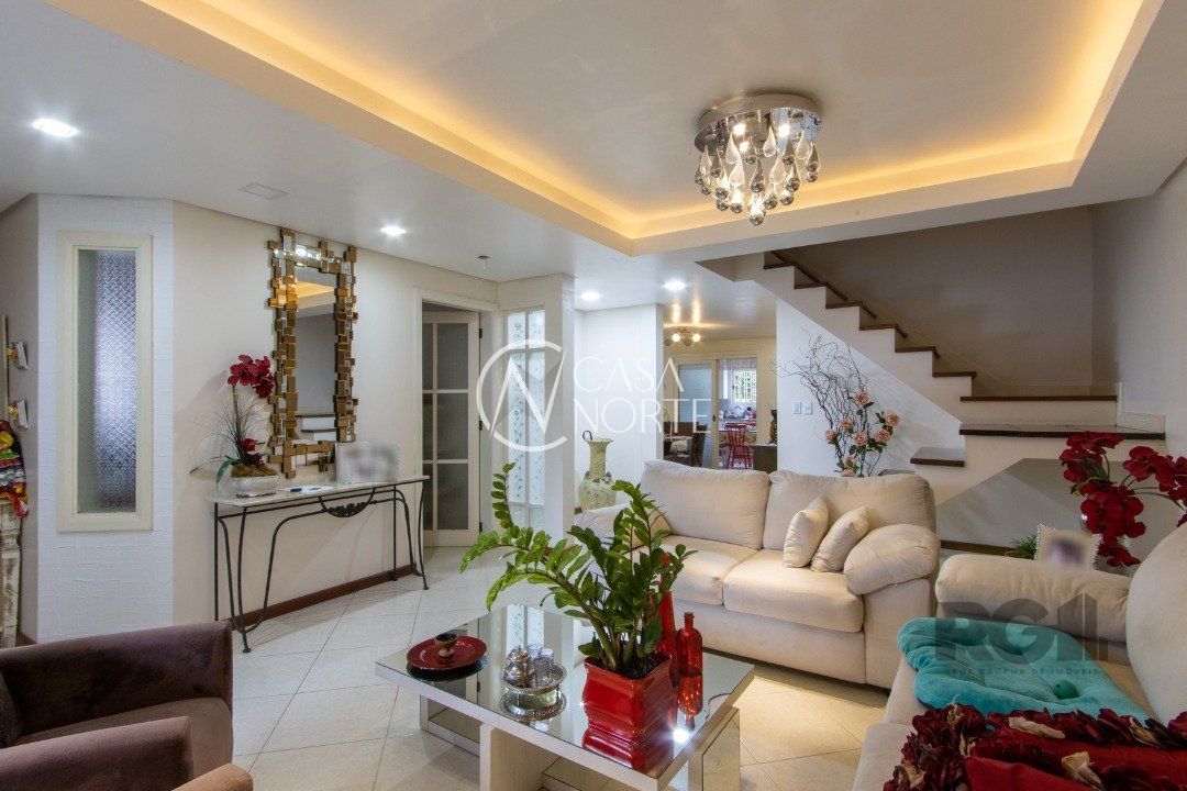 Casa à venda com 3 quartos, 309m², 2 suítes, 3 vagas, Rua Adao Pinheiro da Silva no bairro Ipanema em Porto Alegre