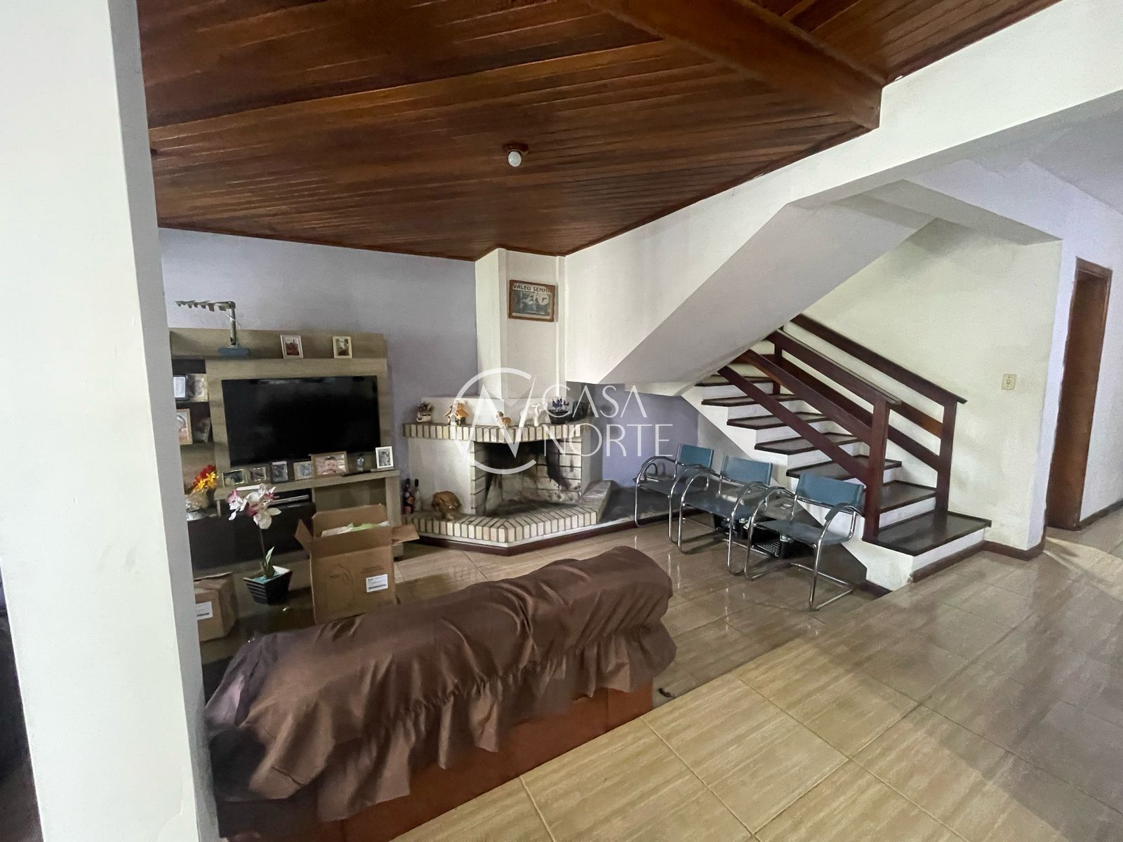 Casa à venda com 3 quartos, 258m², 1 suíte, 2 vagas, Rua Afonso Arinos no bairro Camaquã em Porto Alegre