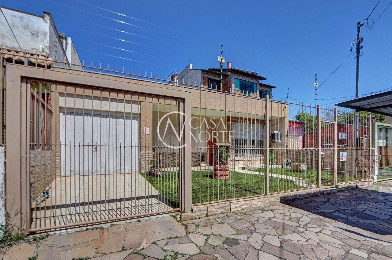 Casa à venda com 2 quartos, 125m², 3 vagas, Estrada Vila Maria no bairro Cavalhada em Porto Alegre