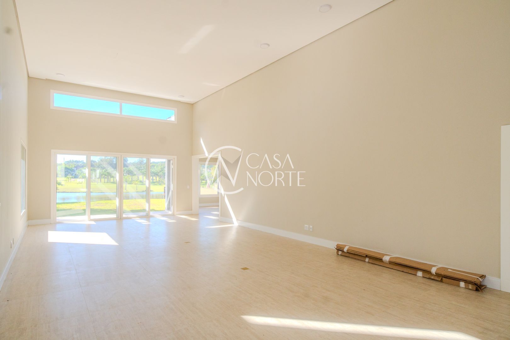Casa de Condomínio à venda com 3 quartos, 318m², 1 suíte, 3 vagas, Avenida Juca Batista no bairro Belém Novo em Porto Alegre