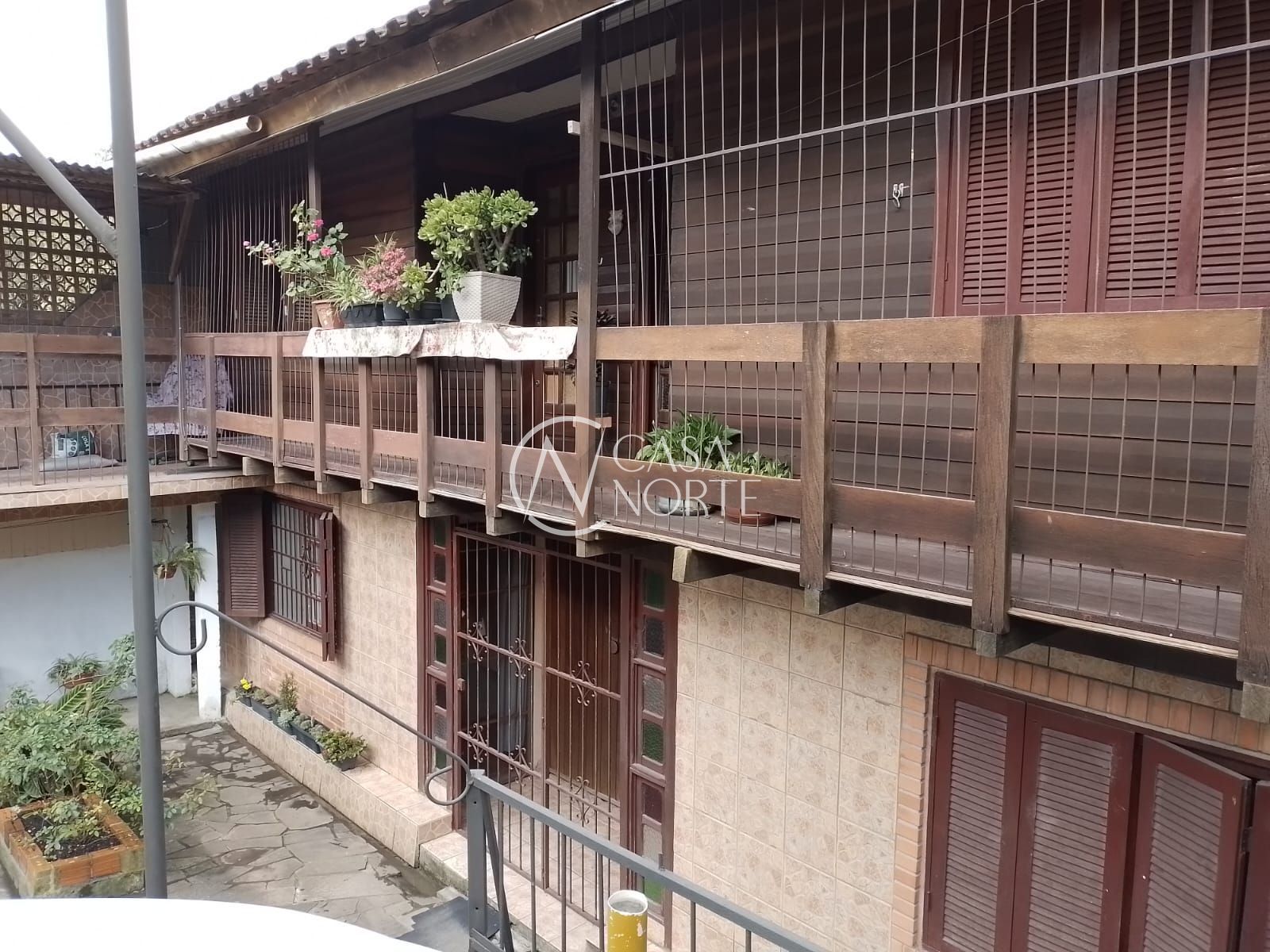 Casa à venda com 4 quartos, 200m², 2 vagas, Estrada João Passuelo no bairro Vila Nova em Porto Alegre