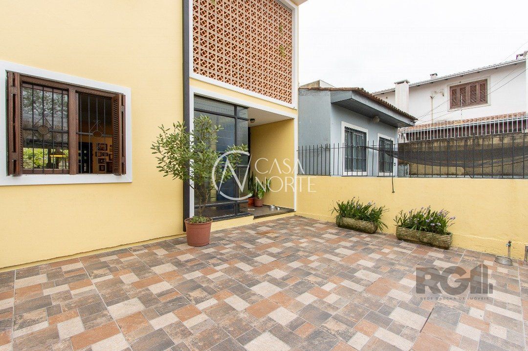 Casa à venda com 3 quartos, 111m², 1 suíte, 2 vagas, Rua Eva Pinto no bairro Hípica em Porto Alegre