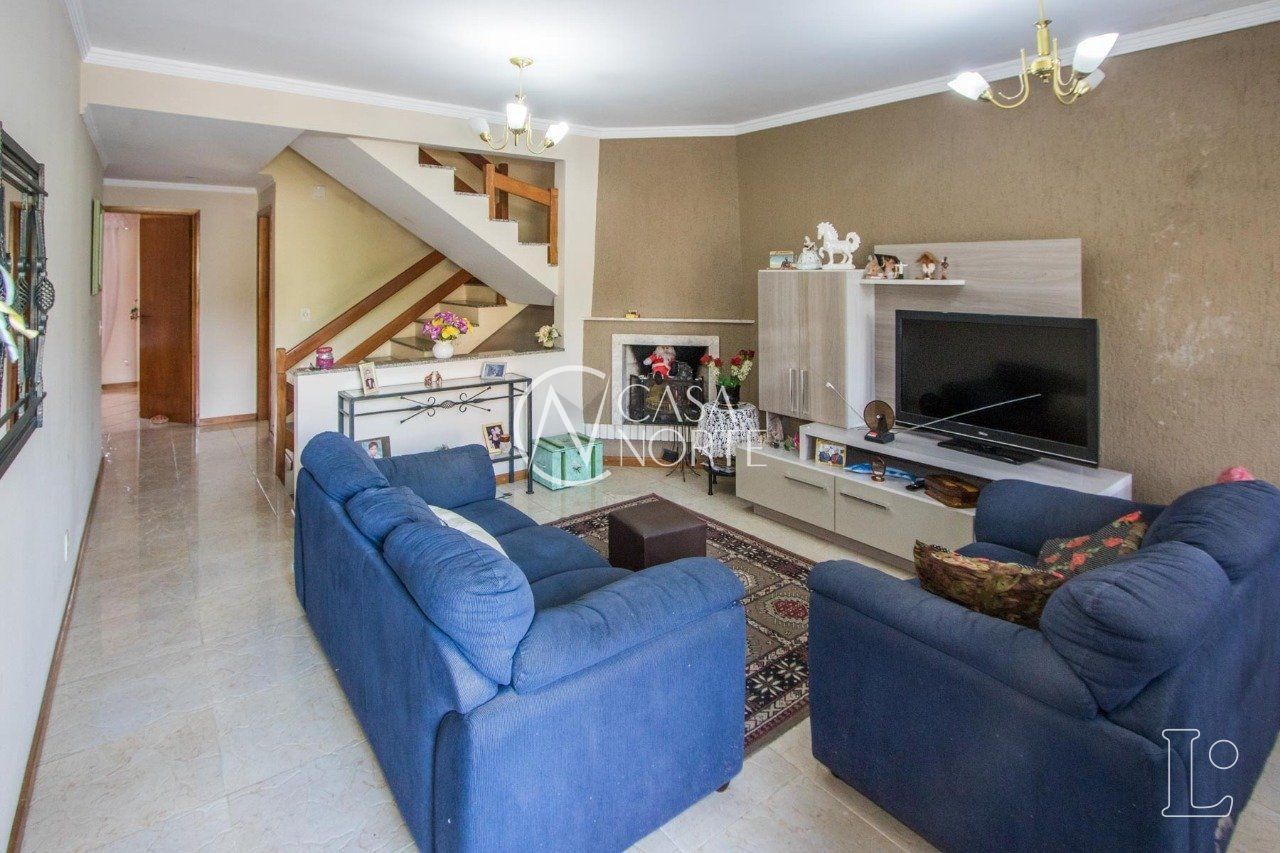 Casa à venda com 3 quartos, 320m², 1 suíte, 3 vagas, Rua Professor Leonardo Tochtrop no bairro Ipanema em Porto Alegre