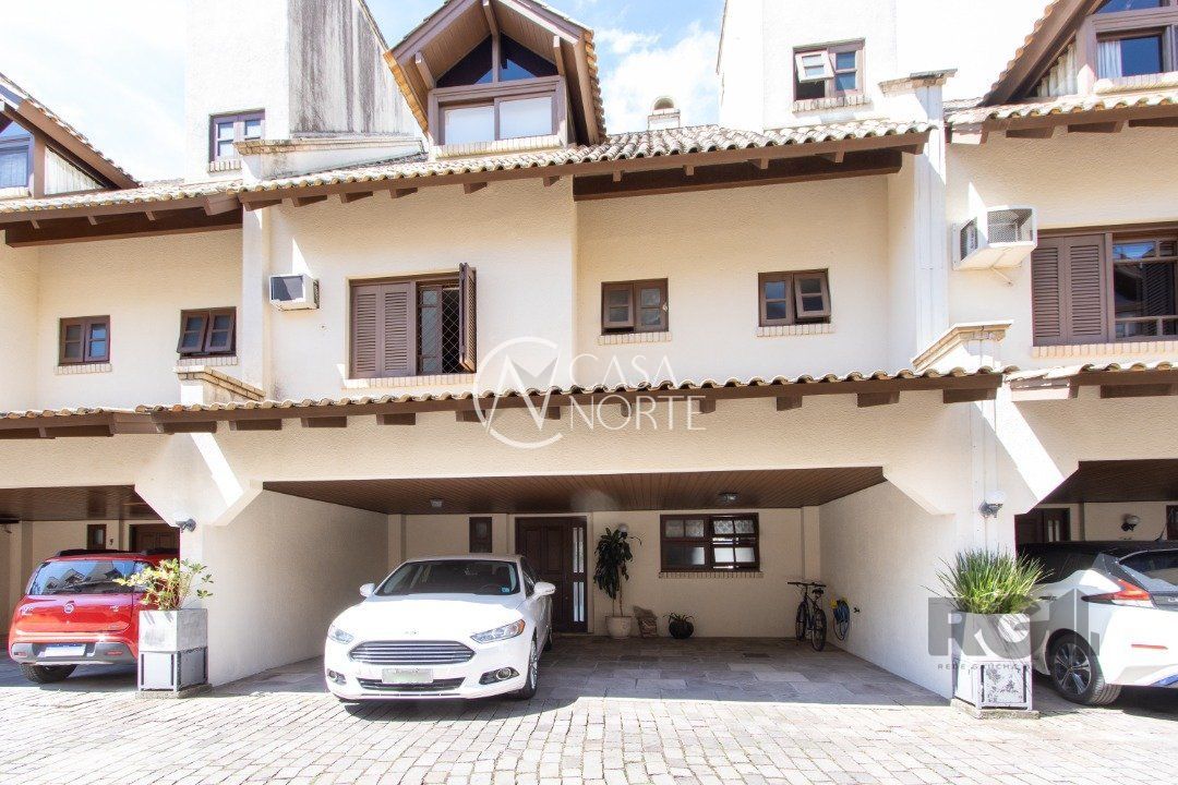 Casa de Condomínio à venda com 3 quartos, 249m², 1 suíte, 3 vagas, Rua Manajó no bairro Vila Assunção em Porto Alegre