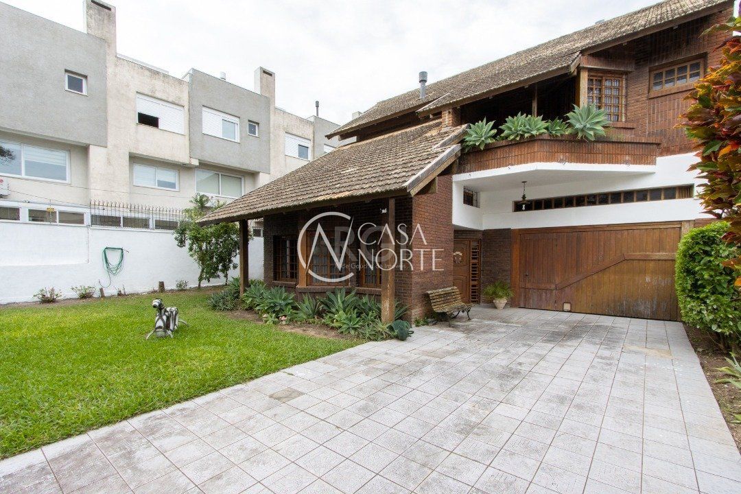 Casa à venda com 5 quartos, 250m², 2 suítes, 6 vagas, Rua Sargento Nicolau Dias de Farias no bairro Tristeza em Porto Alegre