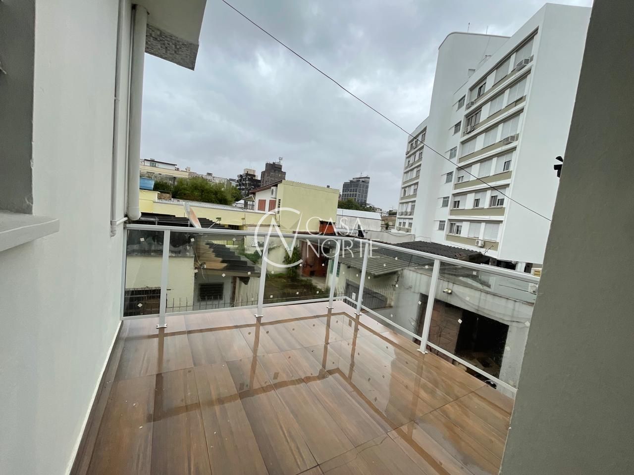 Casa à venda com 3 quartos, 500m², 1 suíte, 3 vagas, Avenida Princesa Isabel no bairro Santana em Porto Alegre