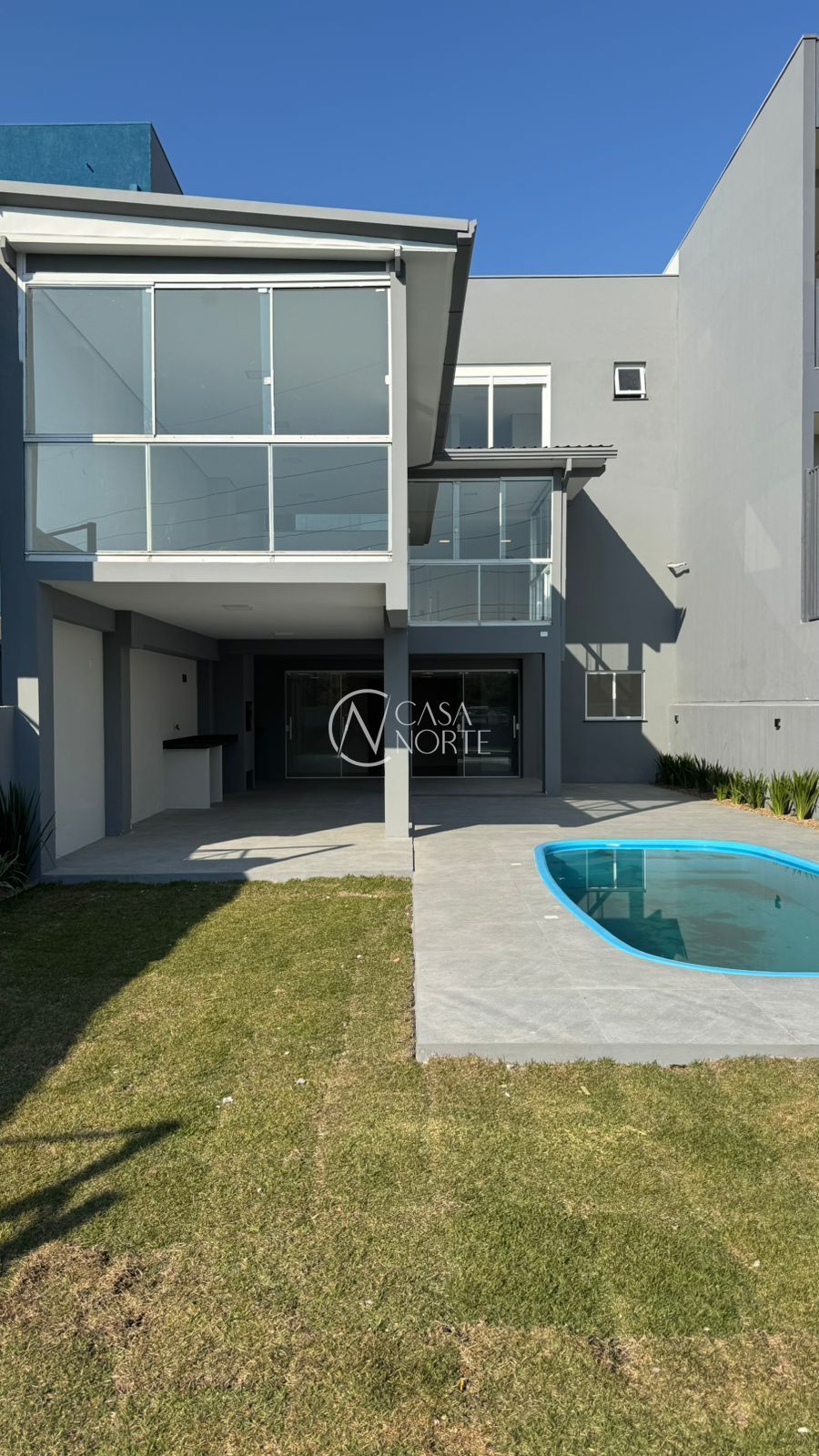 Casa à venda com 3 quartos, 340m², 1 suíte, 3 vagas, Rua Verdes Campos no bairro Mário Quintana em Porto Alegre