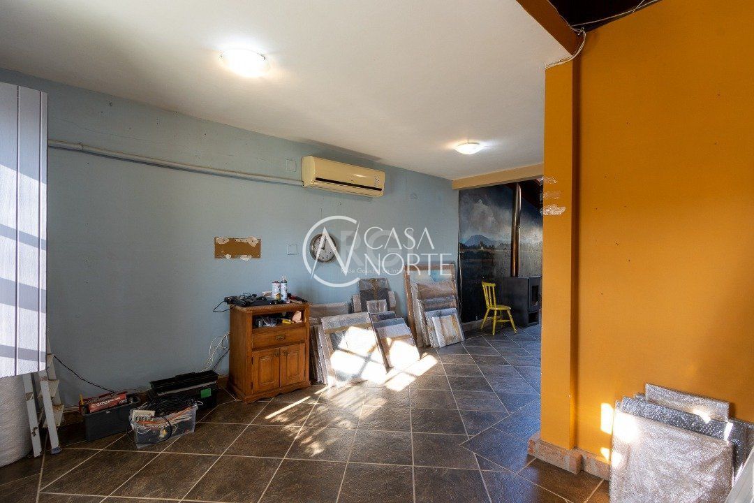 Casa à venda com 3 quartos, 244m², 1 suíte, 2 vagas, Rua Oiampi no bairro Guarujá em Porto Alegre