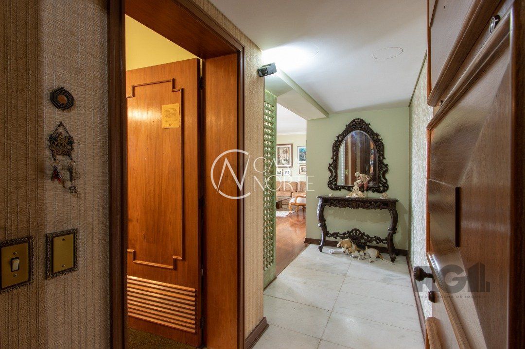 Apartamento à venda com 3 quartos, 257m², 1 suíte, 2 vagas, Avenida Carlos Gomes no bairro Auxiliadora em Porto Alegre