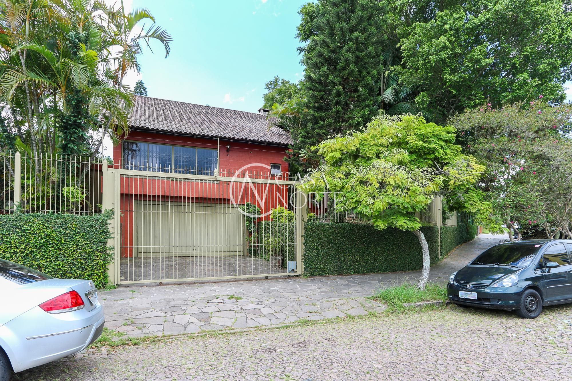 Casa à venda com 3 quartos, 265m², 1 suíte, 4 vagas, Chavantes no bairro Tristeza em Porto Alegre