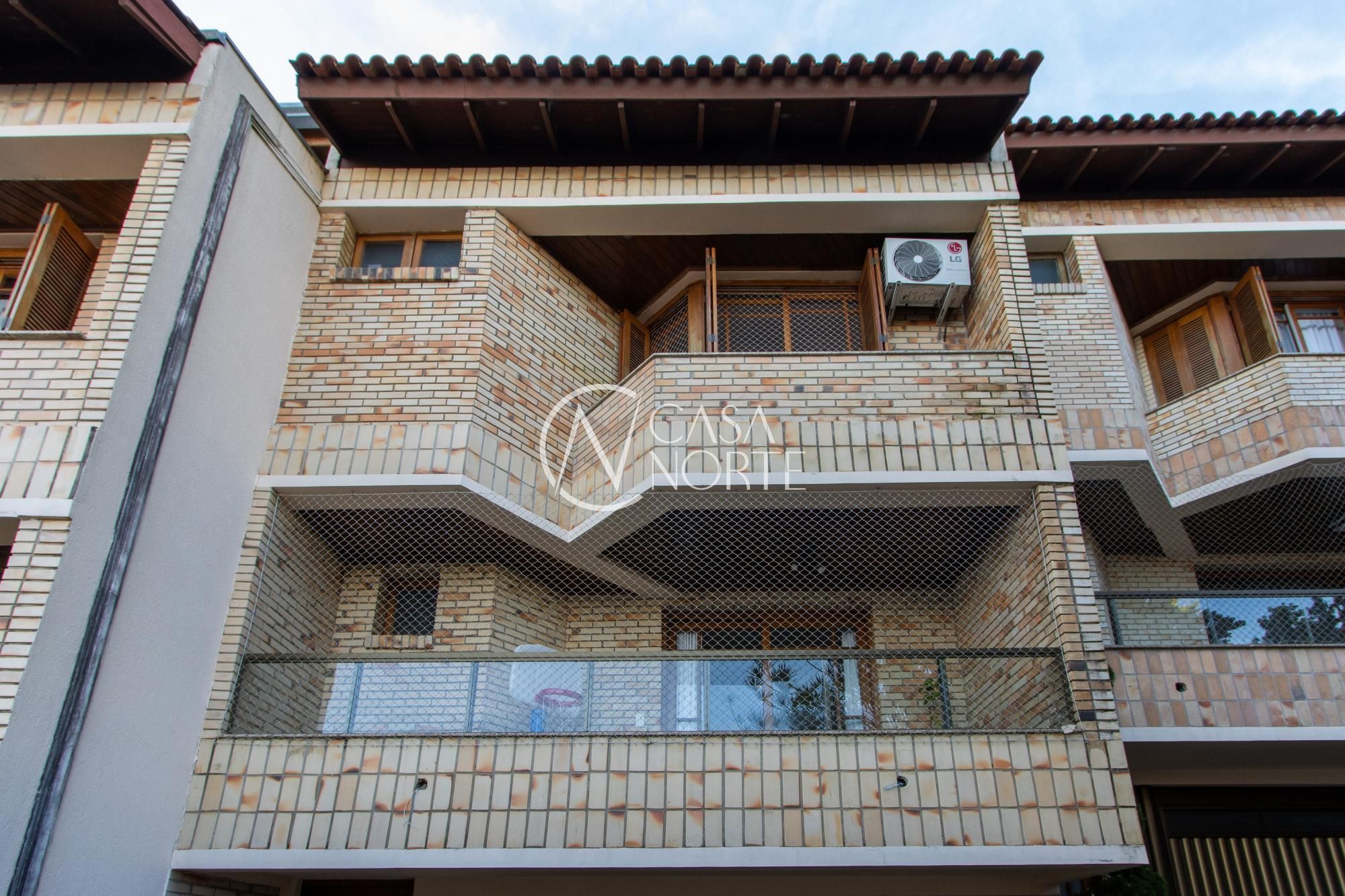 Casa de Condomínio à venda com 3 quartos, 232m², 1 suíte, 2 vagas, Rua Conselheiro Xavier da Costa no bairro Ipanema em Porto Alegre