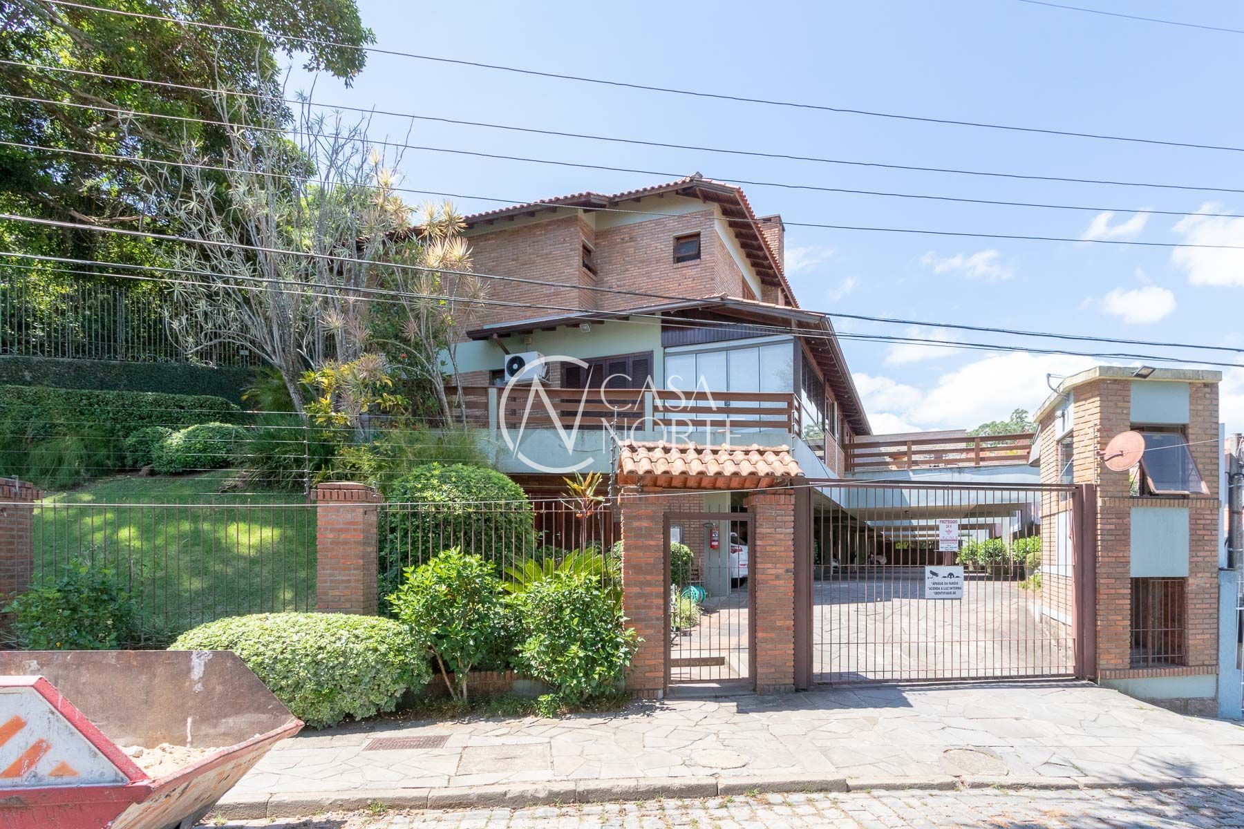 Casa de Condomínio à venda com 3 quartos, 204m², 1 suíte, 2 vagas, Rua Doutor David de Azevedo Gusmão no bairro Jardim Isabel em Porto Alegre