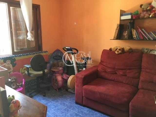 Casa à venda com 3 quartos, 140m², 2 vagas, Rua Vacaria no bairro Hípica em Porto Alegre