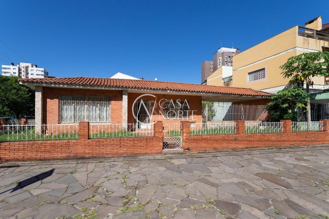 Casa à venda com 4 quartos, 522m², 3 vagas, Rua Grao Para no bairro Menino Deus em Porto Alegre