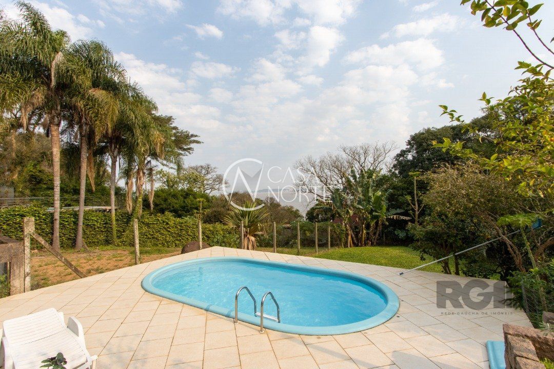 Casa à venda com 3 quartos, 220m², 2 suítes, 5 vagas, Rua Charruas no bairro Espírito Santo em Porto Alegre