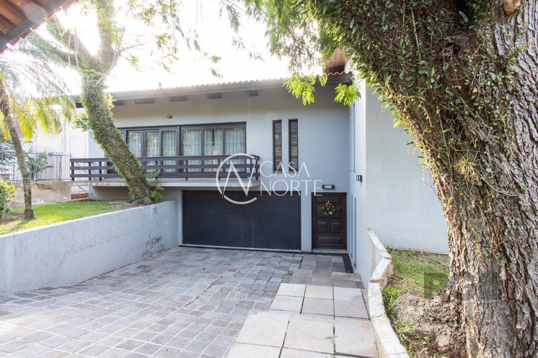 Casa à venda com 5 quartos, 417m², 3 suítes, 4 vagas, Rua Fernando Osório no bairro Teresópolis em Porto Alegre