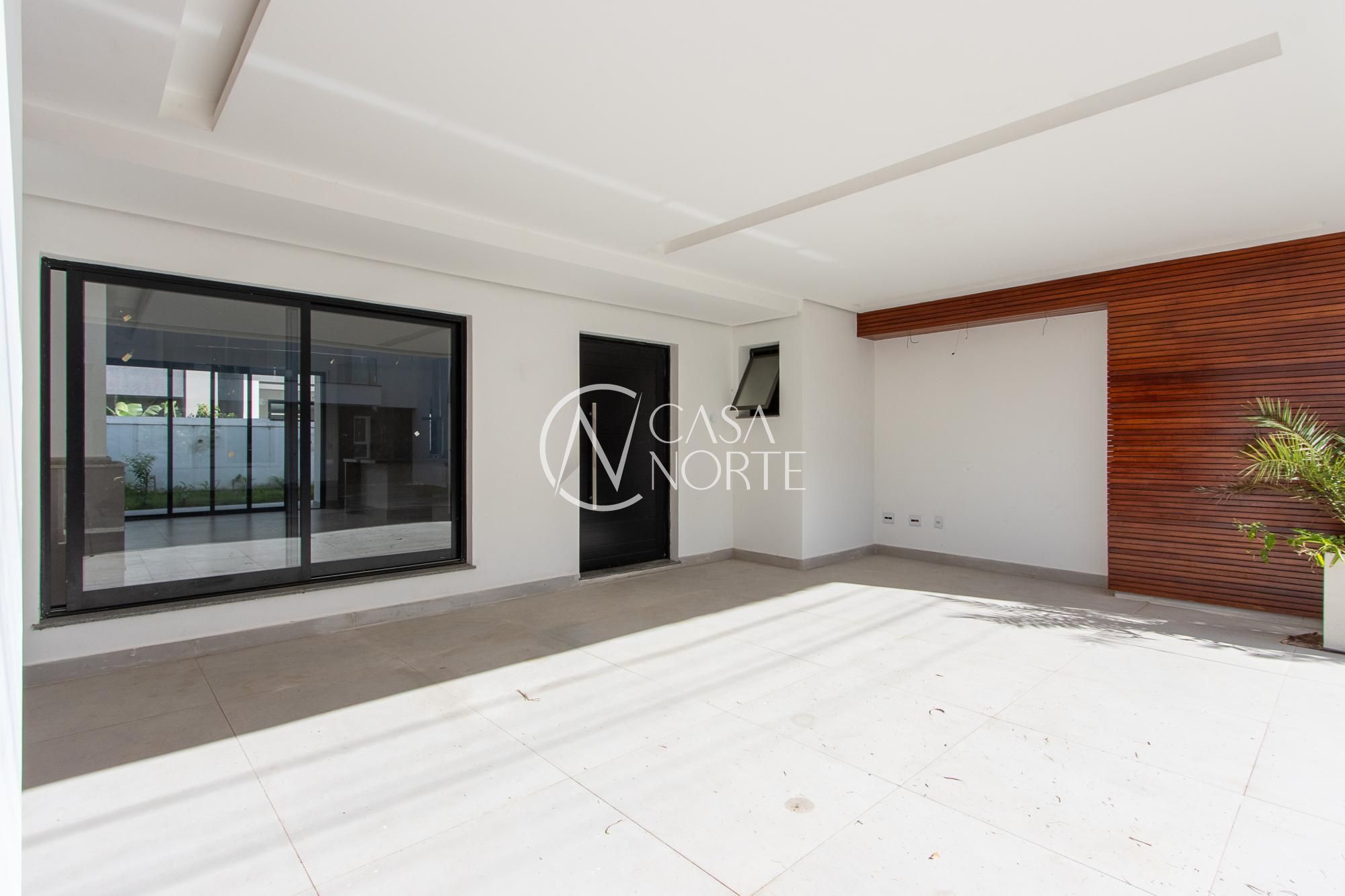 Casa de Condomínio à venda com 3 quartos, 216m², 3 suítes, 2 vagas, Rua Sinai no bairro Ipanema em Porto Alegre