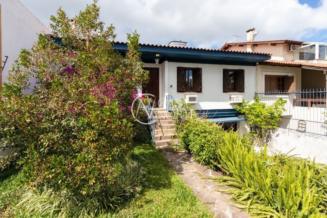 Casa à venda com 3 quartos, 202m², 1 suíte, 2 vagas, Rua Butui no bairro Cristal em Porto Alegre