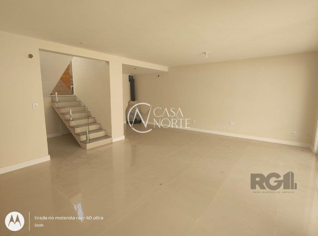 Casa de Condomínio à venda com 3 quartos, 185m², 1 suíte, 2 vagas, Rua Adriano Pereira da Silva no bairro Vila Nova em Porto Alegre