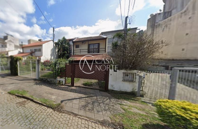 Sobrado à venda com 3 quartos, 181m², 1 suíte, 3 vagas, Rua Teixeira de Freitas no bairro Santo Antônio em Porto Alegre