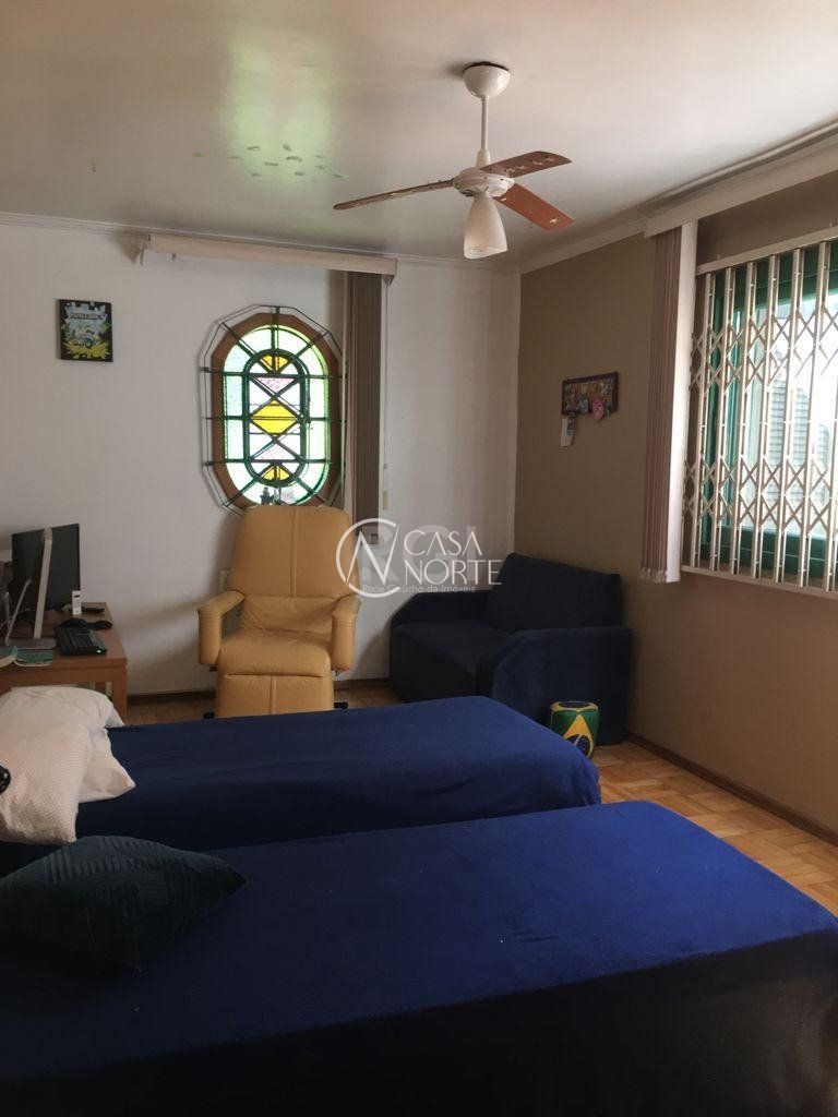 Casa à venda com 3 quartos, 354m², 2 suítes, 4 vagas, Rua Doutor Egydio Michaelsen no bairro Cavalhada em Porto Alegre