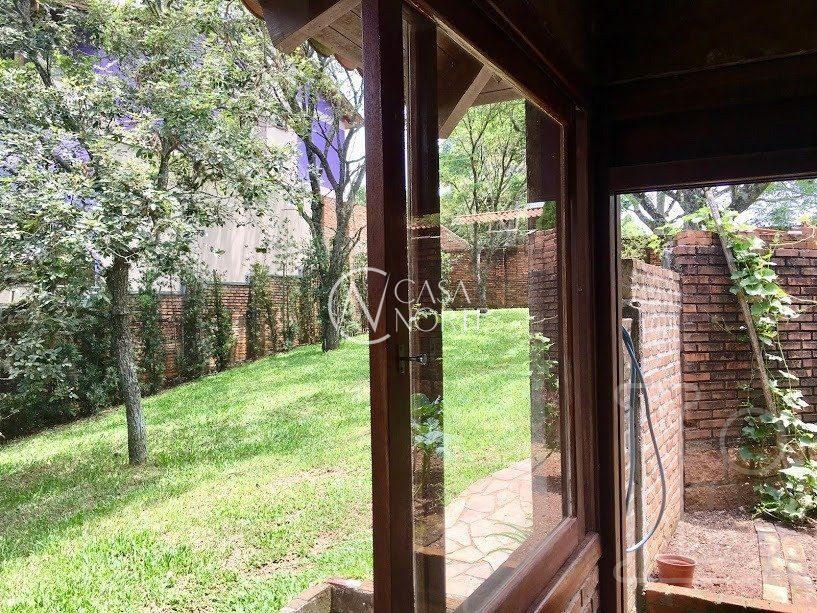 Casa à venda com 3 quartos, 570m², 1 suíte, 2 vagas, Estrada Julio Antônio Pereira no bairro Hípica em Porto Alegre