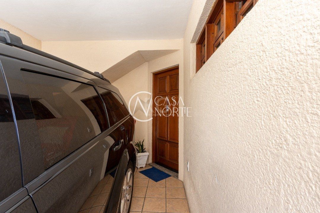 Casa de Condomínio à venda com 3 quartos, 211m², 1 suíte, 2 vagas, Avenida Wenceslau Escobar no bairro Tristeza em Porto Alegre