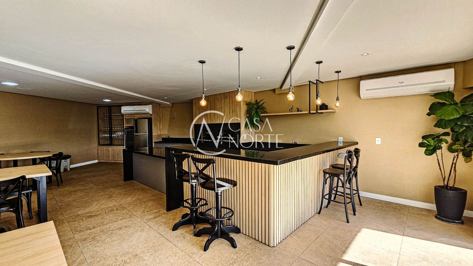 Casa à venda com 4 quartos, 250m², 3 suítes, 3 vagas, Avenida Padre Cacique no bairro Praia de Belas em Porto Alegre