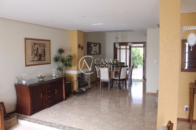 Casa à venda com 4 quartos, 290m², 1 suíte, 4 vagas, Rua Chico Pedro no bairro Camaquã em Porto Alegre