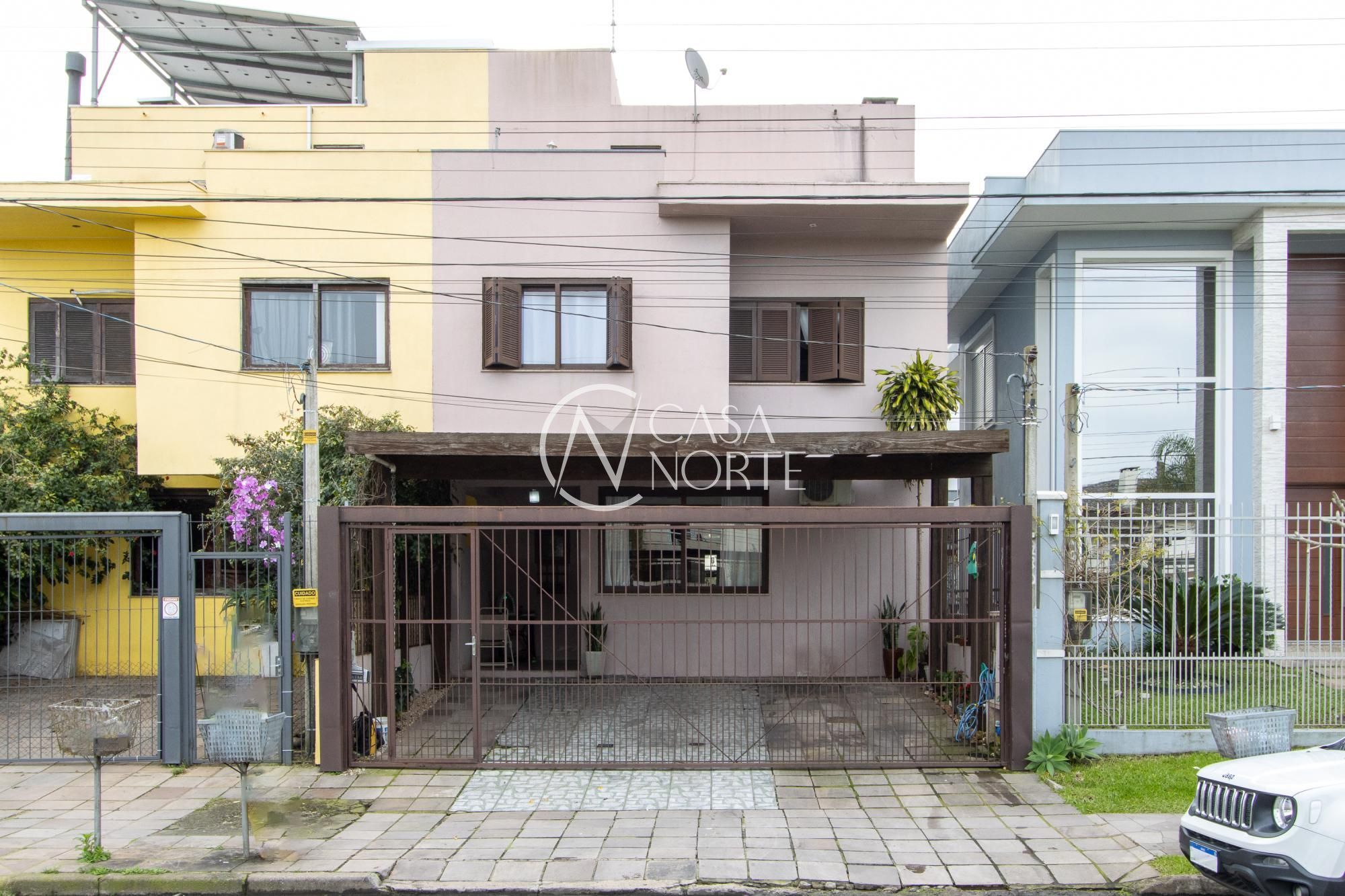 Casa à venda com 3 quartos, 149m², 1 suíte, 3 vagas, Rua Carlos Maximiliano Fayet no bairro Hípica em Porto Alegre