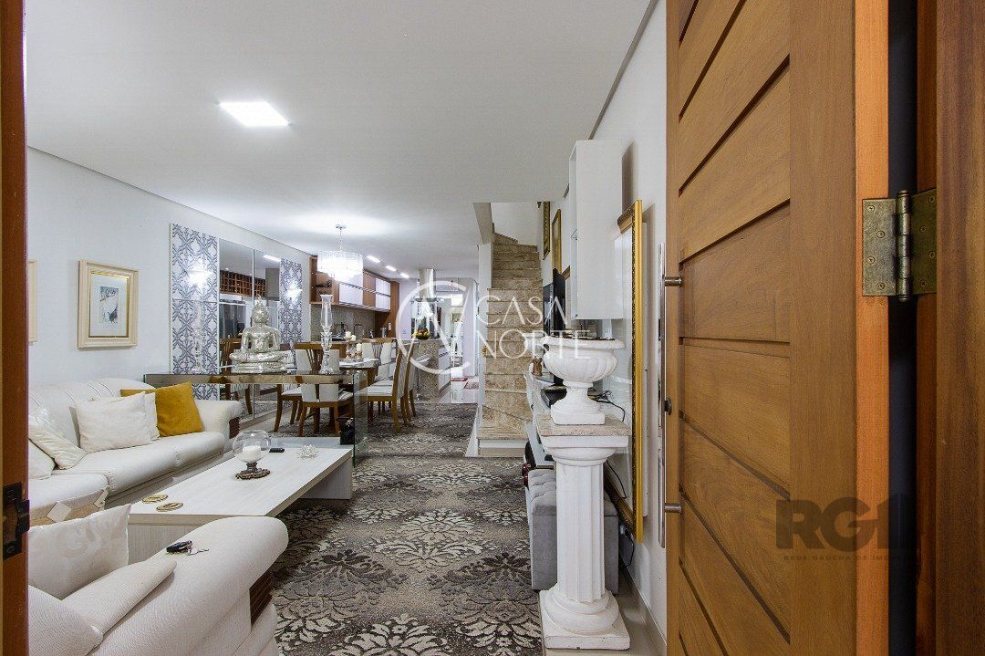 Casa à venda com 3 quartos, 161m², 3 suítes, 2 vagas, Rua Heitor Kramer no bairro Guarujá em Porto Alegre