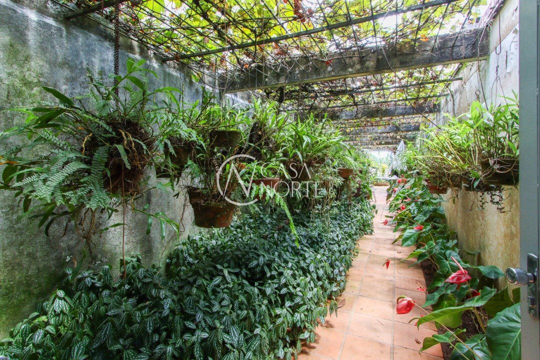 Casa à venda com 4 quartos, 262m², 2 suítes, 4 vagas, Rua Conselheiro Xavier da Costa no bairro Ipanema em Porto Alegre