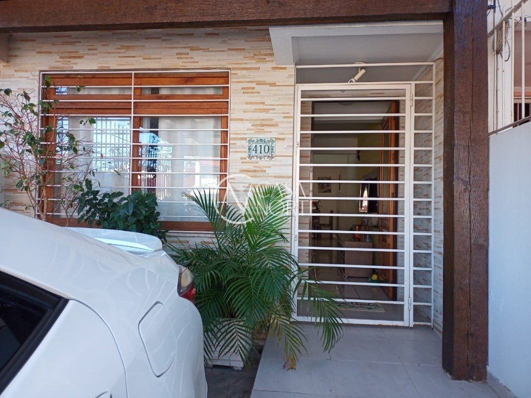 Casa à venda com 2 quartos, 131m², 2 suítes, Rua Heitor Kramer no bairro Guarujá em Porto Alegre