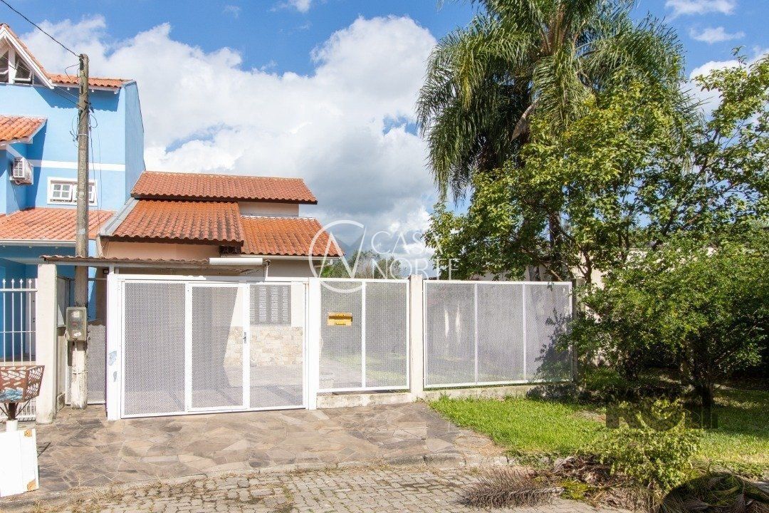 Casa à venda com 3 quartos, 120m², 1 suíte, 2 vagas, Rua Marcelo Küfner no bairro Hípica em Porto Alegre