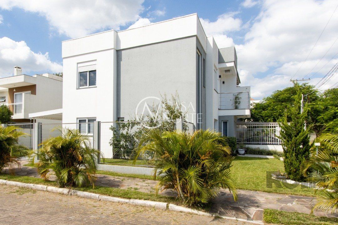 Casa à venda com 2 quartos, 109m², 1 suíte, 2 vagas, Rua Louro no bairro Hípica em Porto Alegre