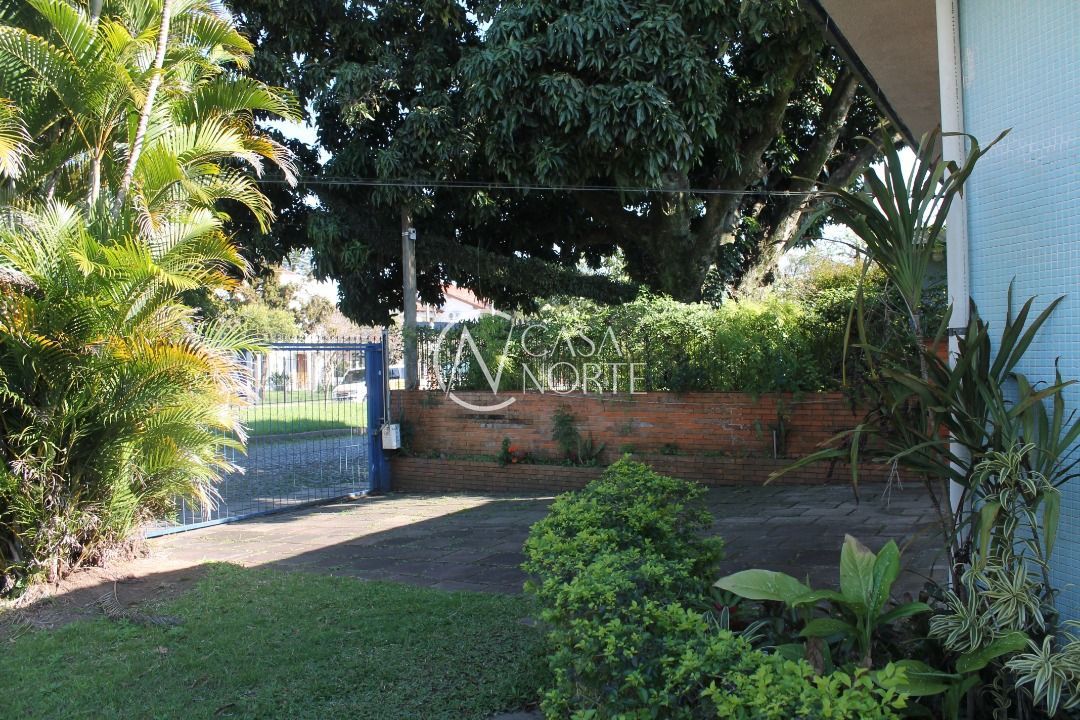 Casa à venda com 3 quartos, 221m², 1 suíte, 4 vagas, Rua Pedro de Oliveira Bittencourt no bairro Tristeza em Porto Alegre