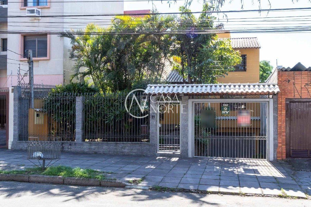 Casa à venda com 3 quartos, 308m², 1 suíte, 5 vagas, Rua Jaguari no bairro Cristal em Porto Alegre