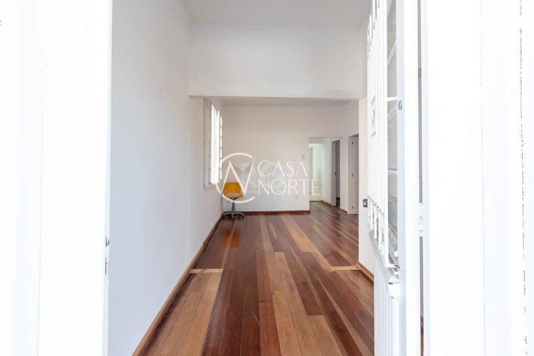Casa à venda com 3 quartos, 180m², 3 vagas, Rua Coronel Neves no bairro Medianeira em Porto Alegre