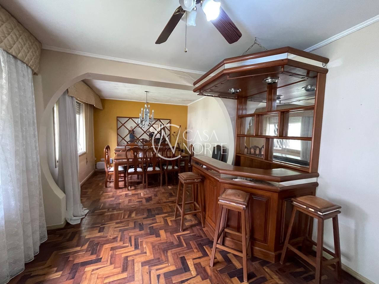 Casa à venda com 3 quartos, 287m², 5 vagas, Acesso dos Gerânios no bairro Santa Tereza em Porto Alegre