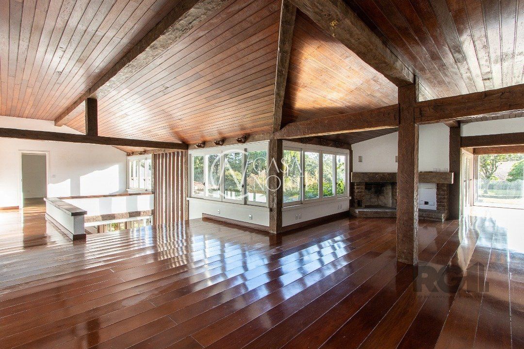 Casa de Condomínio à venda com 5 quartos, 662m², 2 suítes, 4 vagas, Avenida da Cavalhada no bairro Cavalhada em Porto Alegre