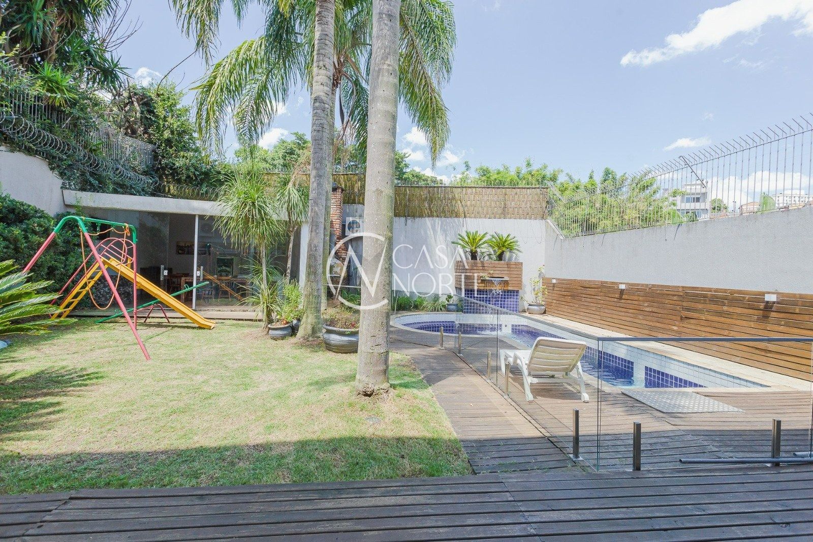 Casa à venda com 5 quartos, 100m², 3 suítes, 6 vagas, Avenida General Barreto Viana no bairro Chácara das Pedras em Porto Alegre