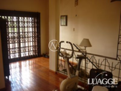 Casa à venda com 4 quartos, 530m², 1 suíte, 4 vagas, Travessa Clemencio Wallau no bairro Coronel Aparício Borges em Porto Alegre