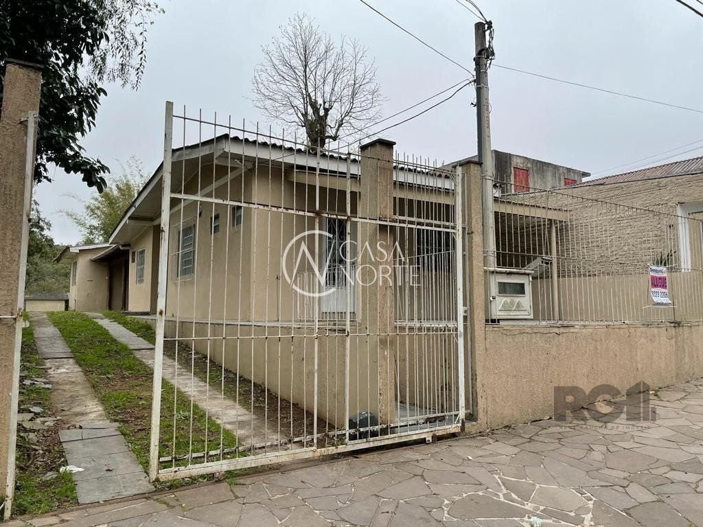 Casa à venda com 3 quartos, 150m², 3 vagas, Rua Miguel Ascoleze no bairro Vila Nova em Porto Alegre